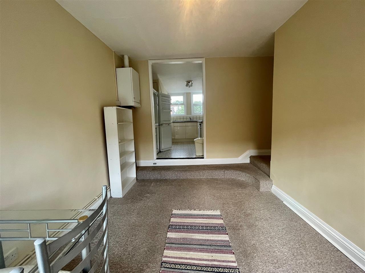 2 bed flat to rent 7