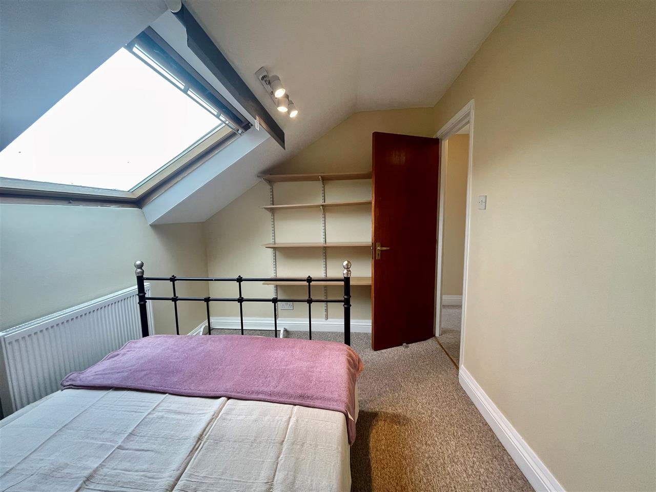 2 bed flat to rent 8