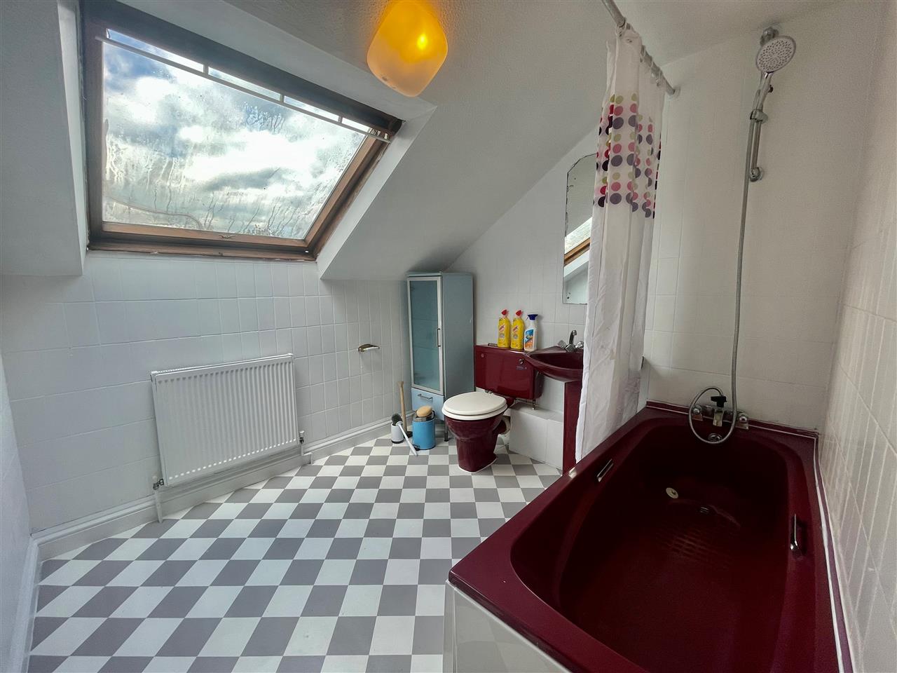2 bed flat to rent  - Property Image 13