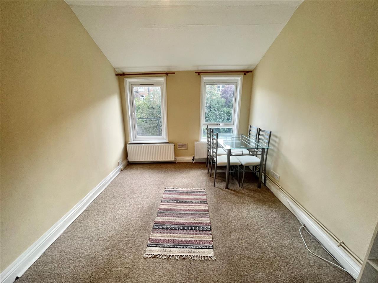 2 bed flat to rent 13