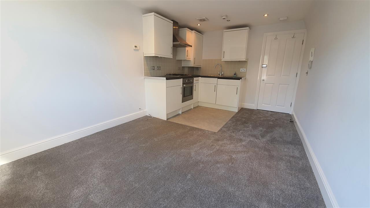 Studio flat to rent in Fortess Road 3