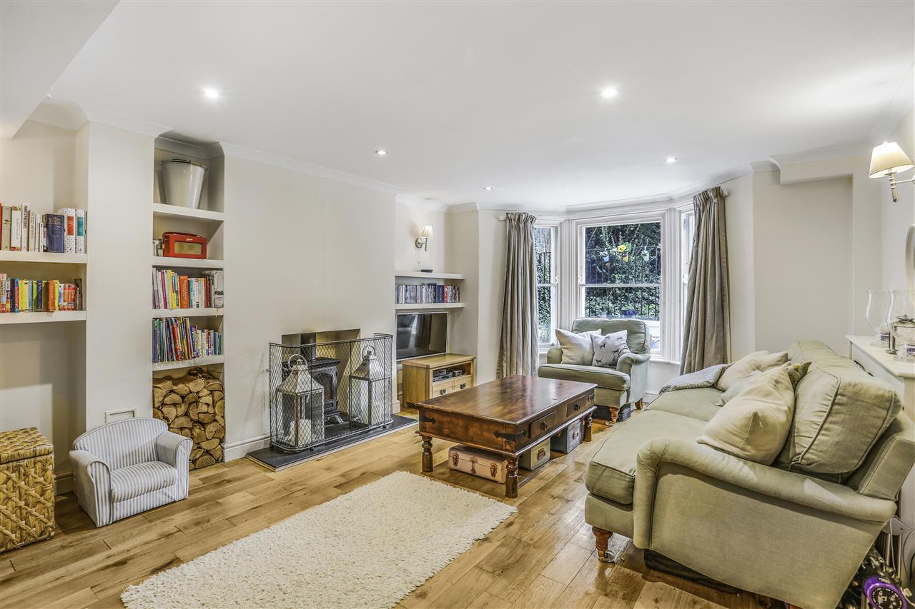 A very well presented and spacious (approximately 855 Sq Ft/79 Sq M) split level lower ground and raised ground floor garden apartment situated in a prime location on one of the most sought after tree lined road in the heart of Tufnell Park within close proximity to Tufnell Park underground ...