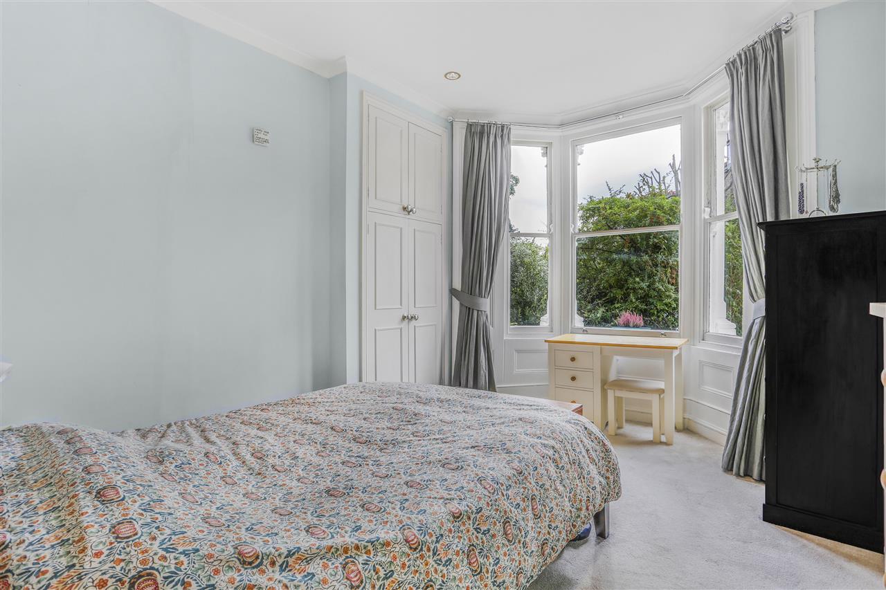 2 bed flat for sale in St George's Avenue 5