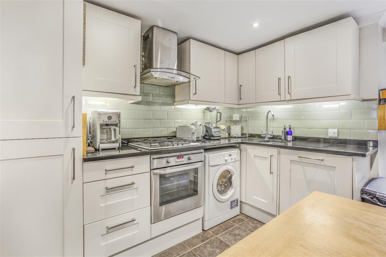 2 bed flat for sale in St George's Avenue 7