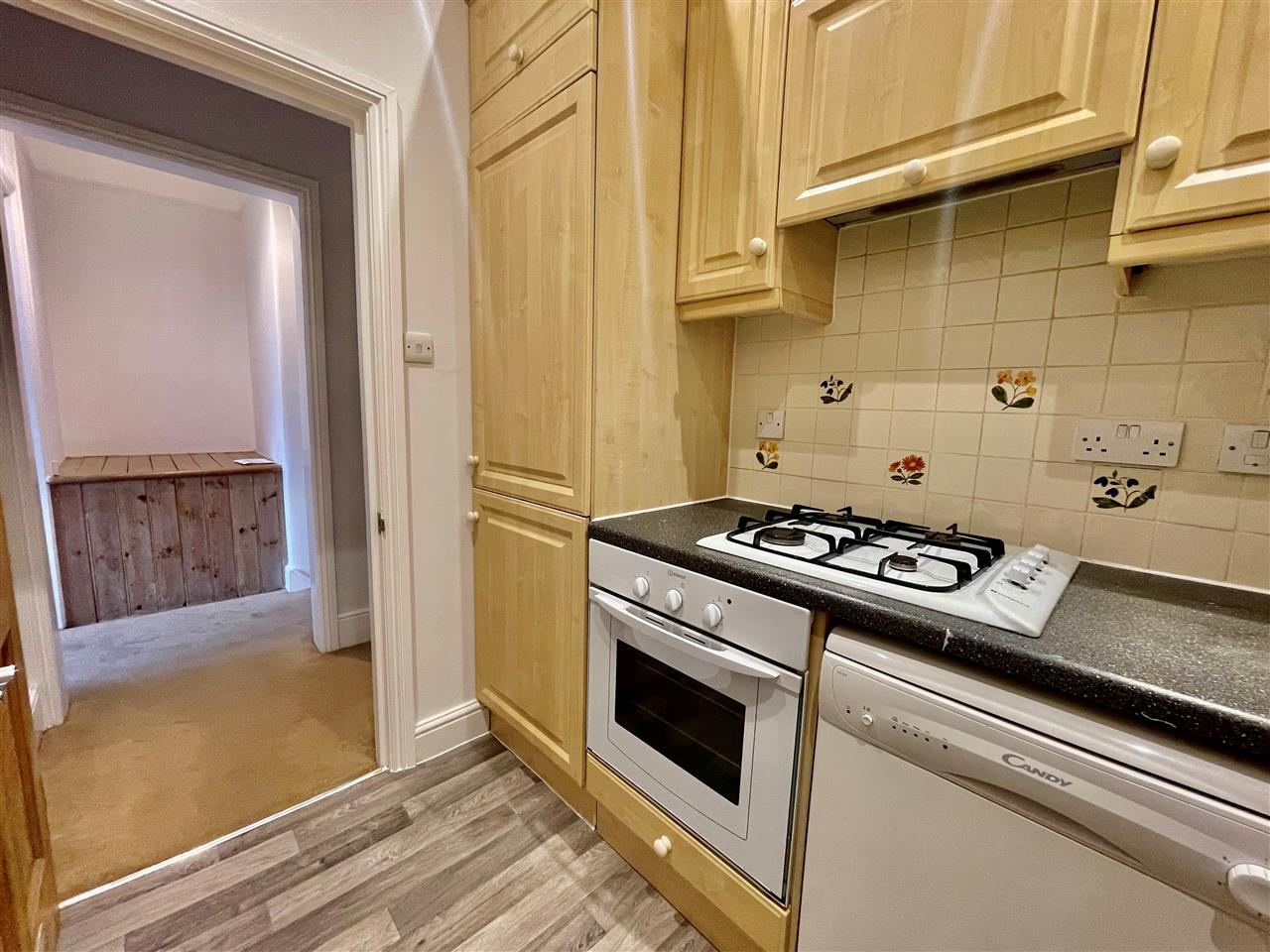 2 bed flat to rent 13