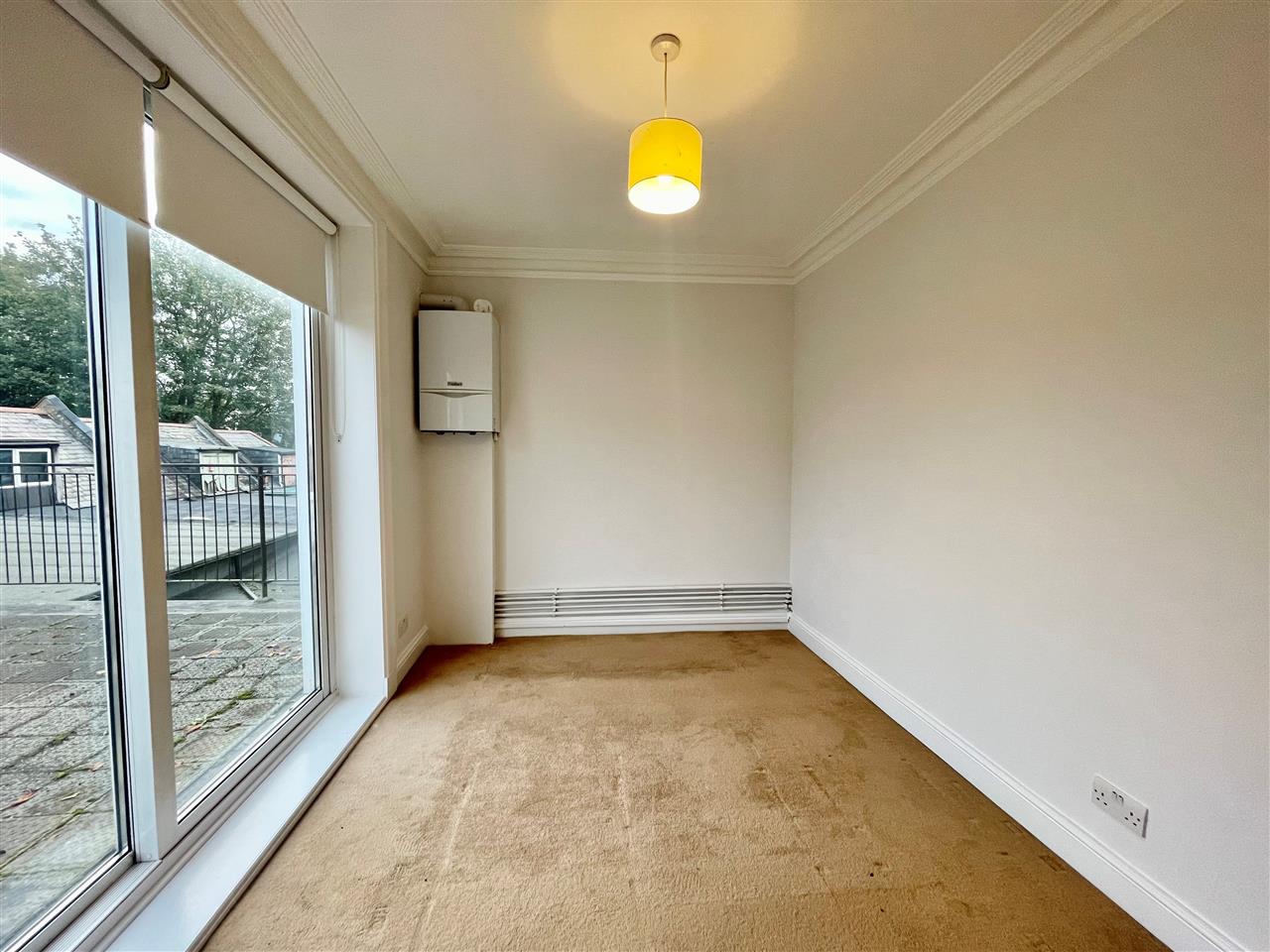 2 bed flat to rent 14