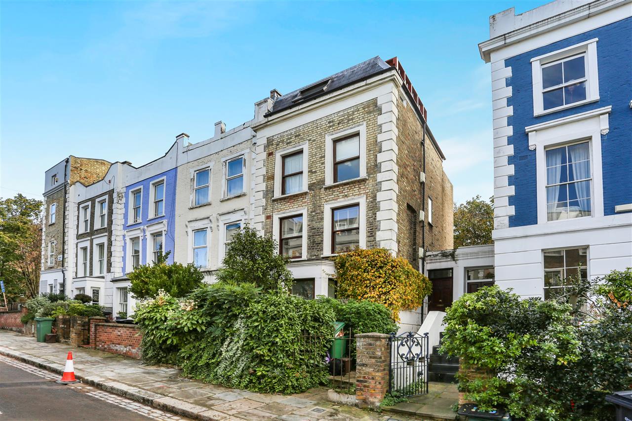 A well presented first floor apartment forming part of an attractive converted linked end of terrace Victorian property situated in a highly sought after residential location within close proximity to local shops and transport links on Brecknock Road together with Kentish Town's multiple ...