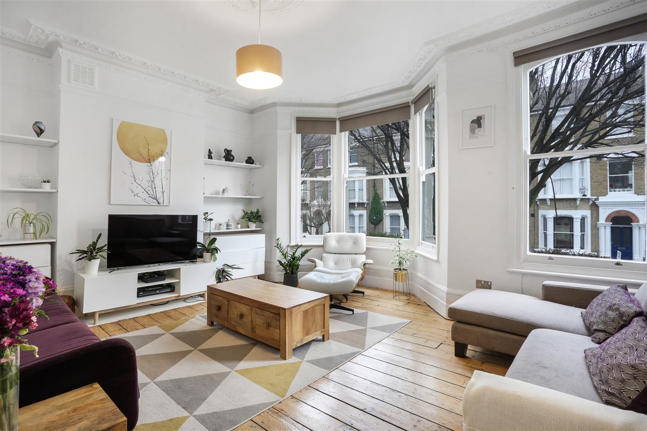 An extremely well presented and spacious (approximately 1108 Sq Ft/103 Sq M) split level garden apartment situated in a popular and sought after Tufnell Park enclave that is within close proximity to multiple shopping and transport facilities including Tufnell Park, Holloway Road and Caledonian ...