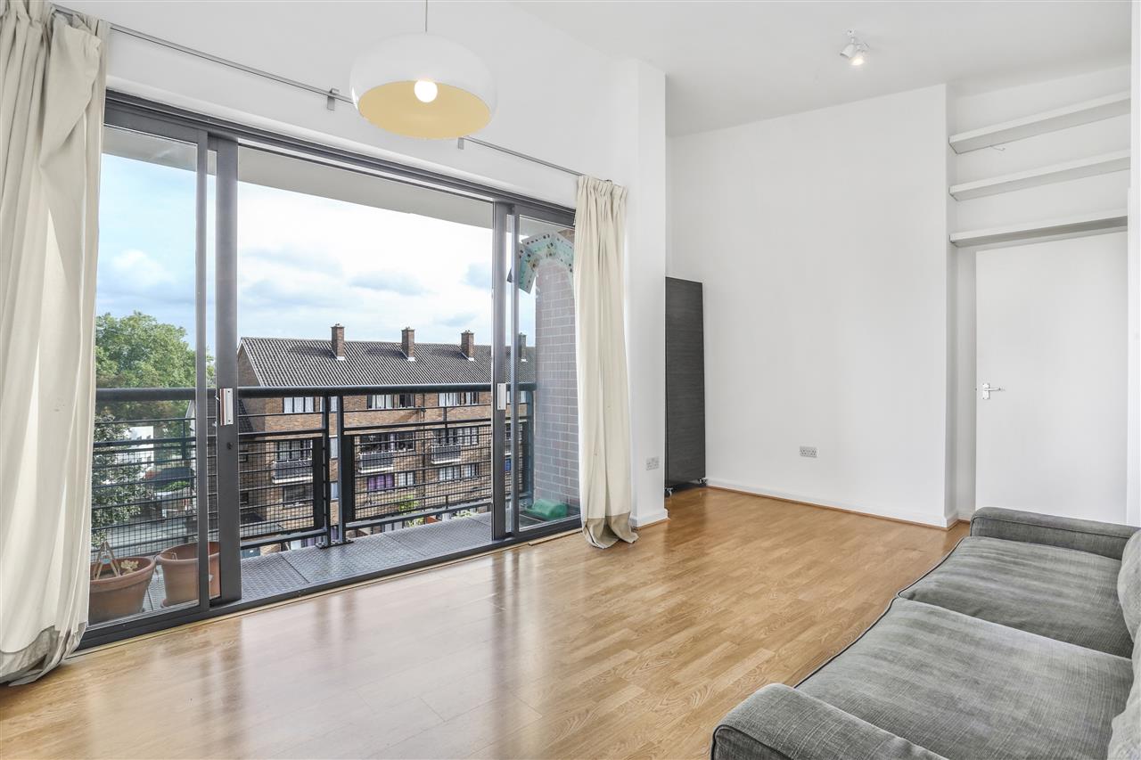 CHAIN FREE! A spacious (approximately 711 Sq Ft / 66 Sq M) third/top floor apartment forming part of a modern purpose built block situated within close proximity to local shops, bars and restaurants on Fortess Road together with the multiple shopping facilities of the Holloway Road. The ...