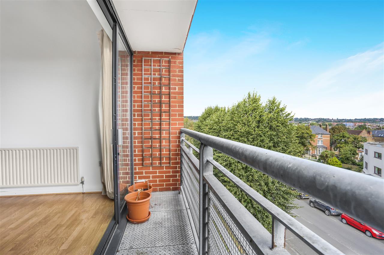 2 bed flat for sale in Dalmeny Avenue  - Property Image 9