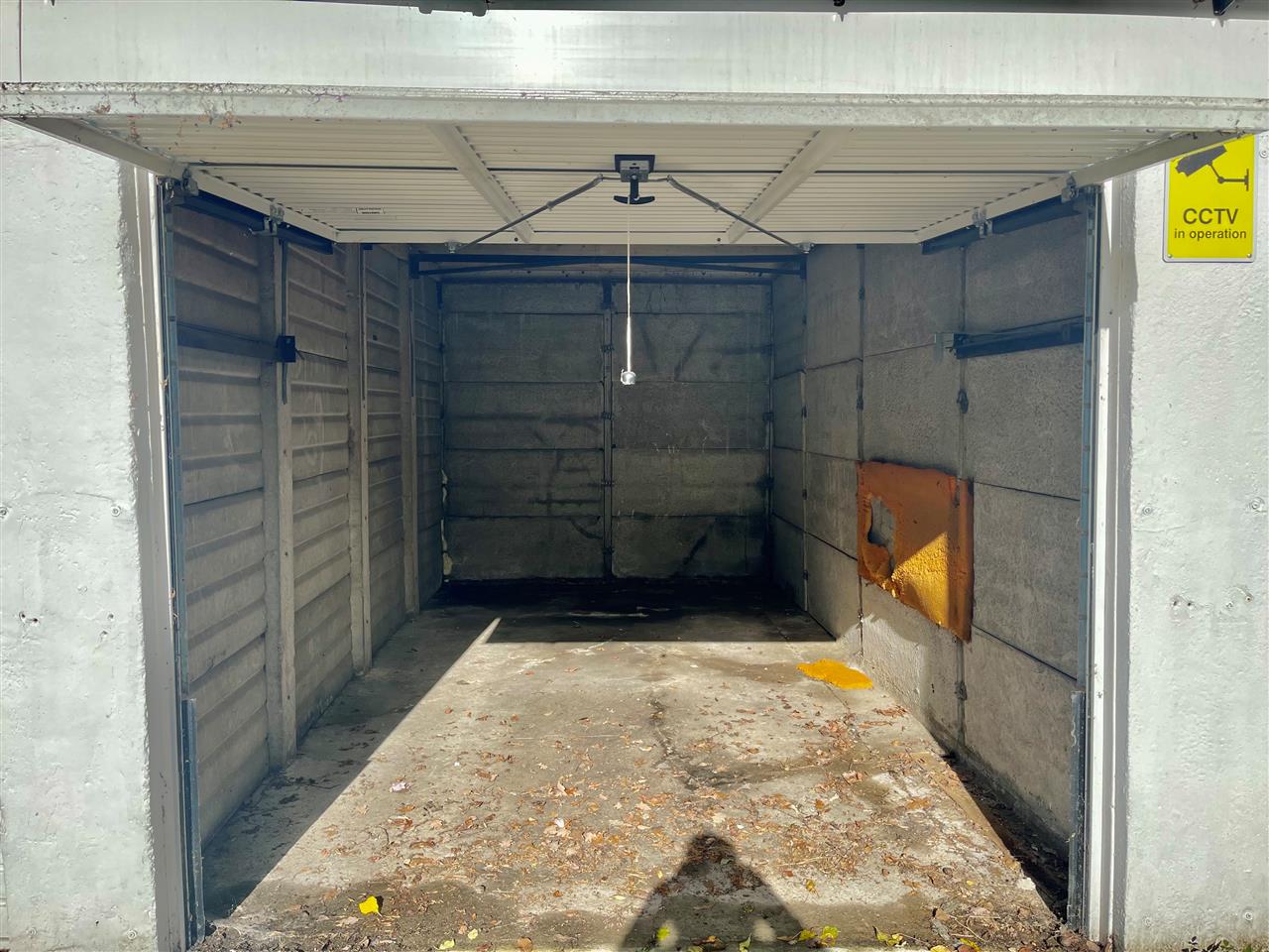 A rare opportunity to rent a well maintained Garage behind a modern block of flats with road access.  <BR><BR>Garage Dimensions:-<BR><BR>Length - 470cm<BR>Width - 240cm<BR>Height - 200cm<BR><BR>Garage Door Opening:-<BR><BR>Width - 207cm<BR>Height - 170cm<BR><BR>These measurement were taken by ...