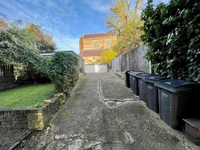Garages to rent in Chetwynd Road 3
