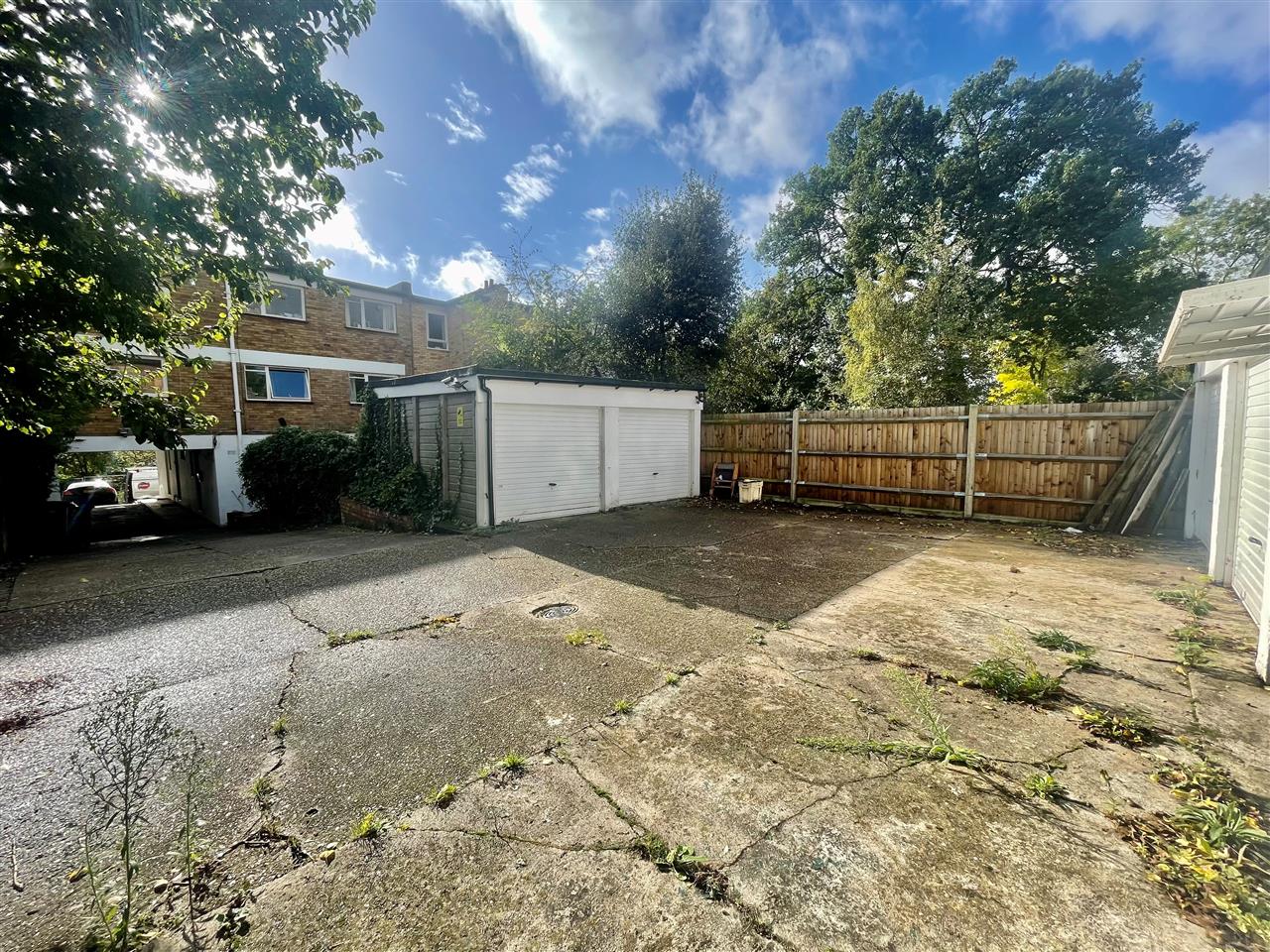 Garages to rent in Chetwynd Road 4