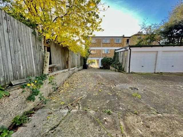 Garages to rent in Chetwynd Road 5