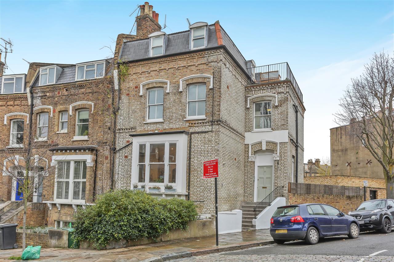 A well presented and spacious (approximately 625 Sq Ft / 58 Sq M) first floor apartment forming part of an imposing end of terrace Victorian property situated in a highly sought after residential location within close proximity to the ever popular Eleanor Palmer primary school, local shops, ...
