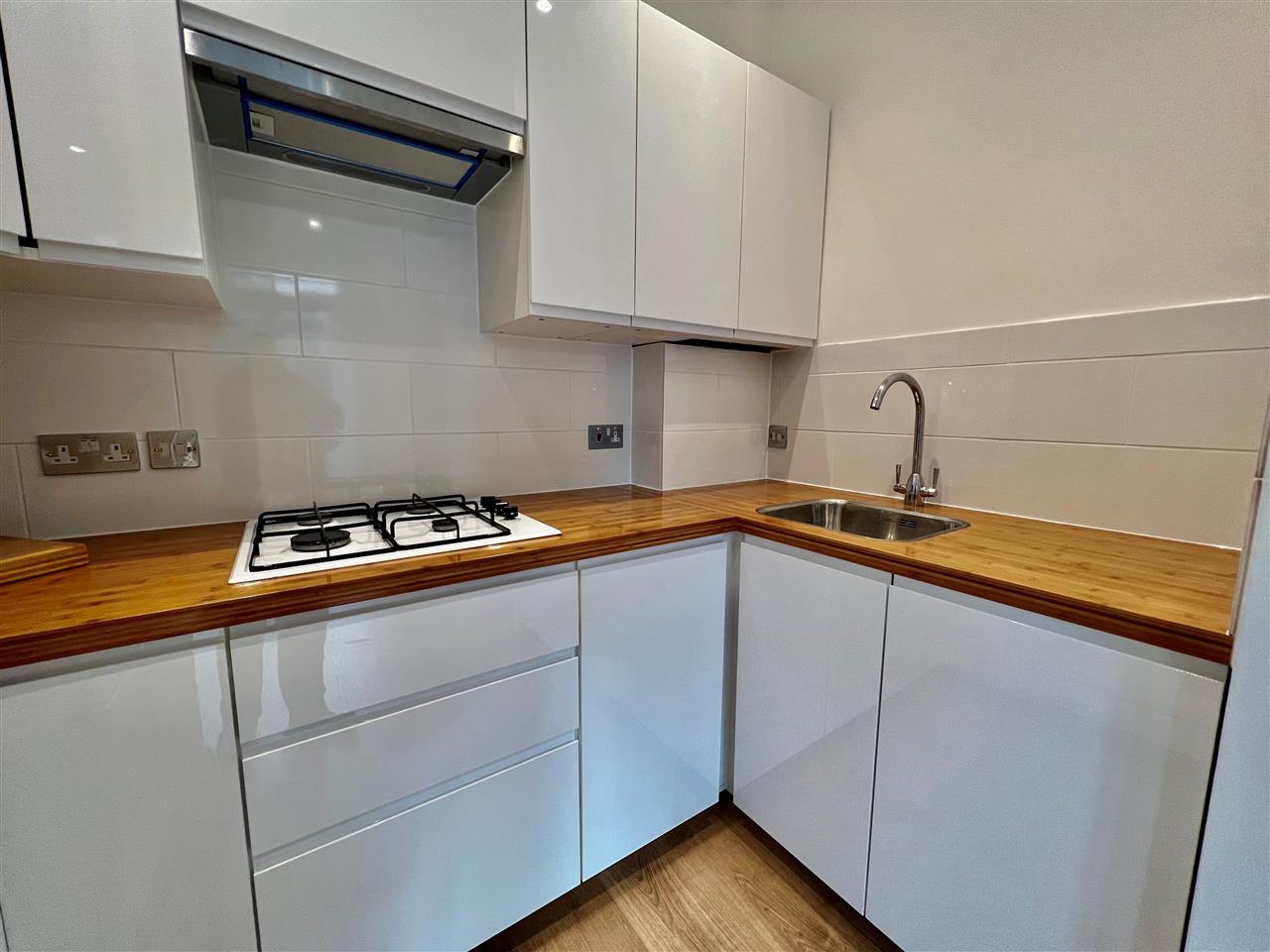 2 bed flat to rent in Lady Margaret Road 9