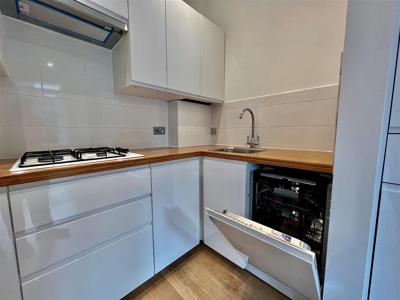 2 bed flat to rent in Lady Margaret Road 17