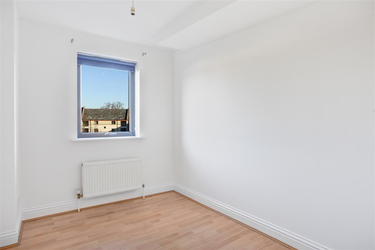 2 bed flat for sale in Manor Gardens 6