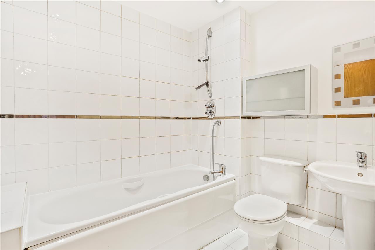 2 bed flat for sale in Manor Gardens  - Property Image 9