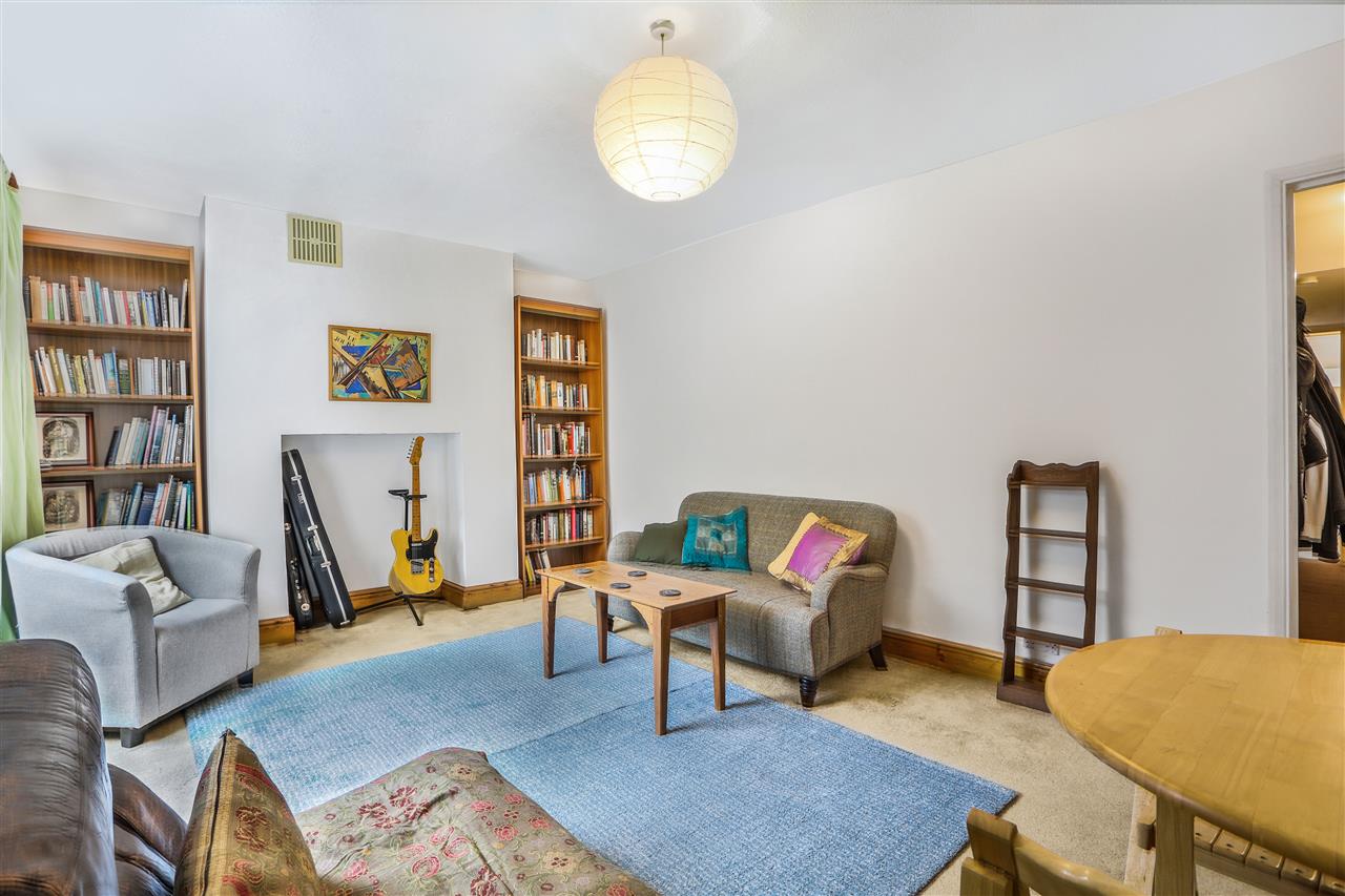 A well presented and spacious (approximately 609 Sq Ft/57 Sq M) lower ground floor apartment forming part of an imposing terraced period property situated in a sought after location within close proximity to Kentish Town's multiple shopping and transport facilities including (Northern Line) ...
