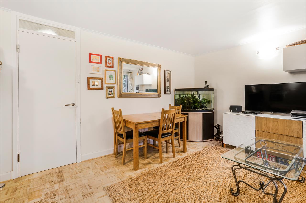2 bed maisonette for sale in Crayford Road  - Property Image 6
