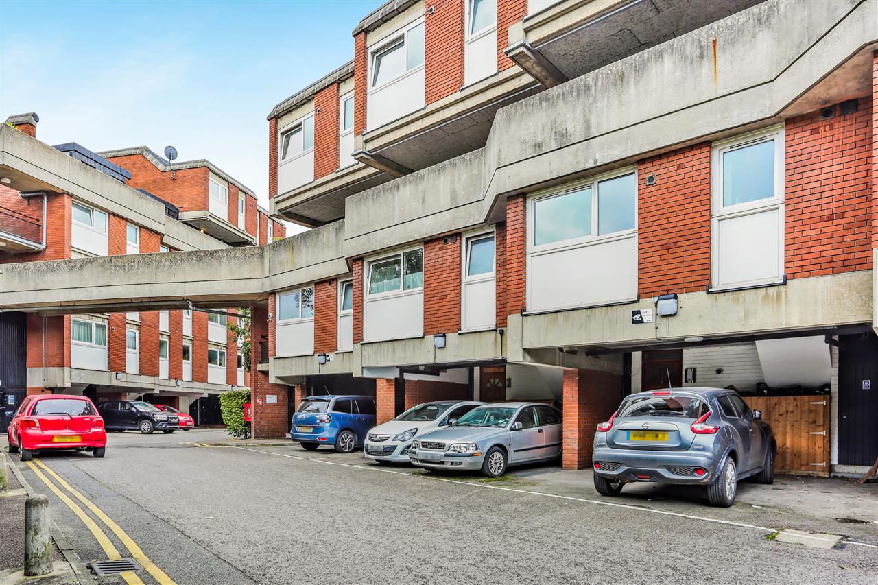 2 bed maisonette for sale in Crayford Road  - Property Image 11
