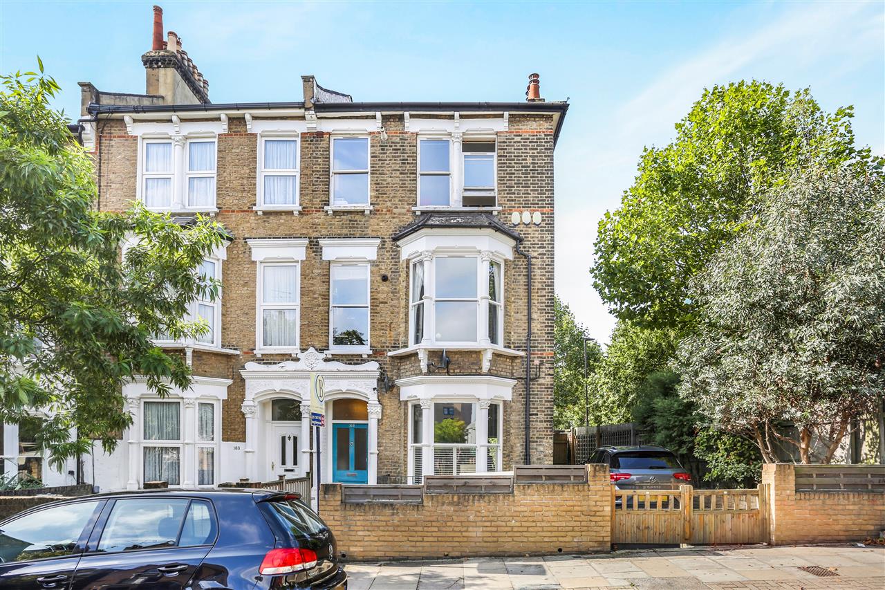 1 bed flat for sale in Huddleston Road 0