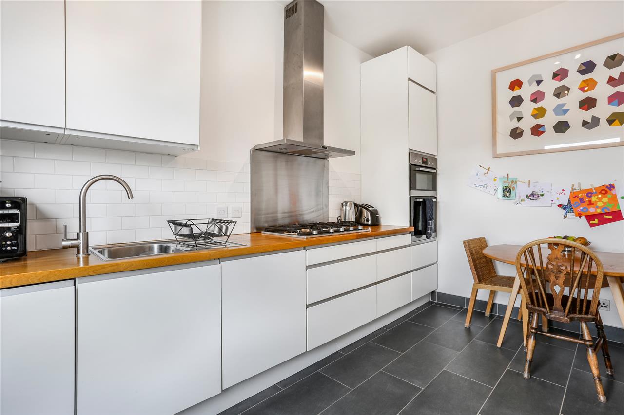 2 bed flat for sale in Marlborough Road 3