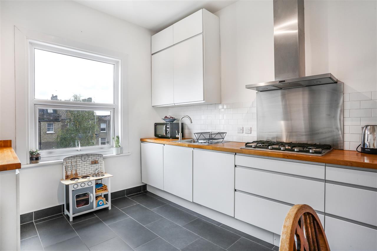 2 bed flat for sale in Marlborough Road 4