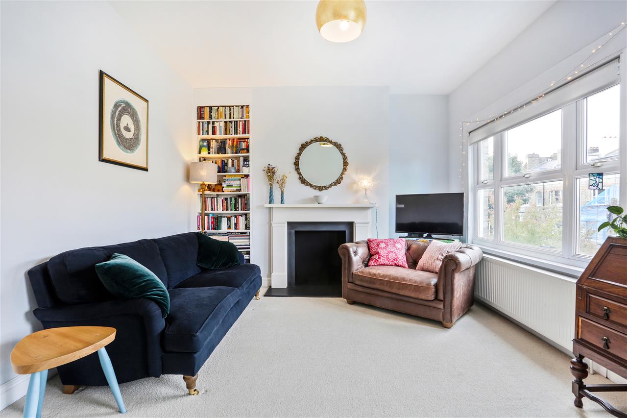 2 bed flat for sale in Marlborough Road 6