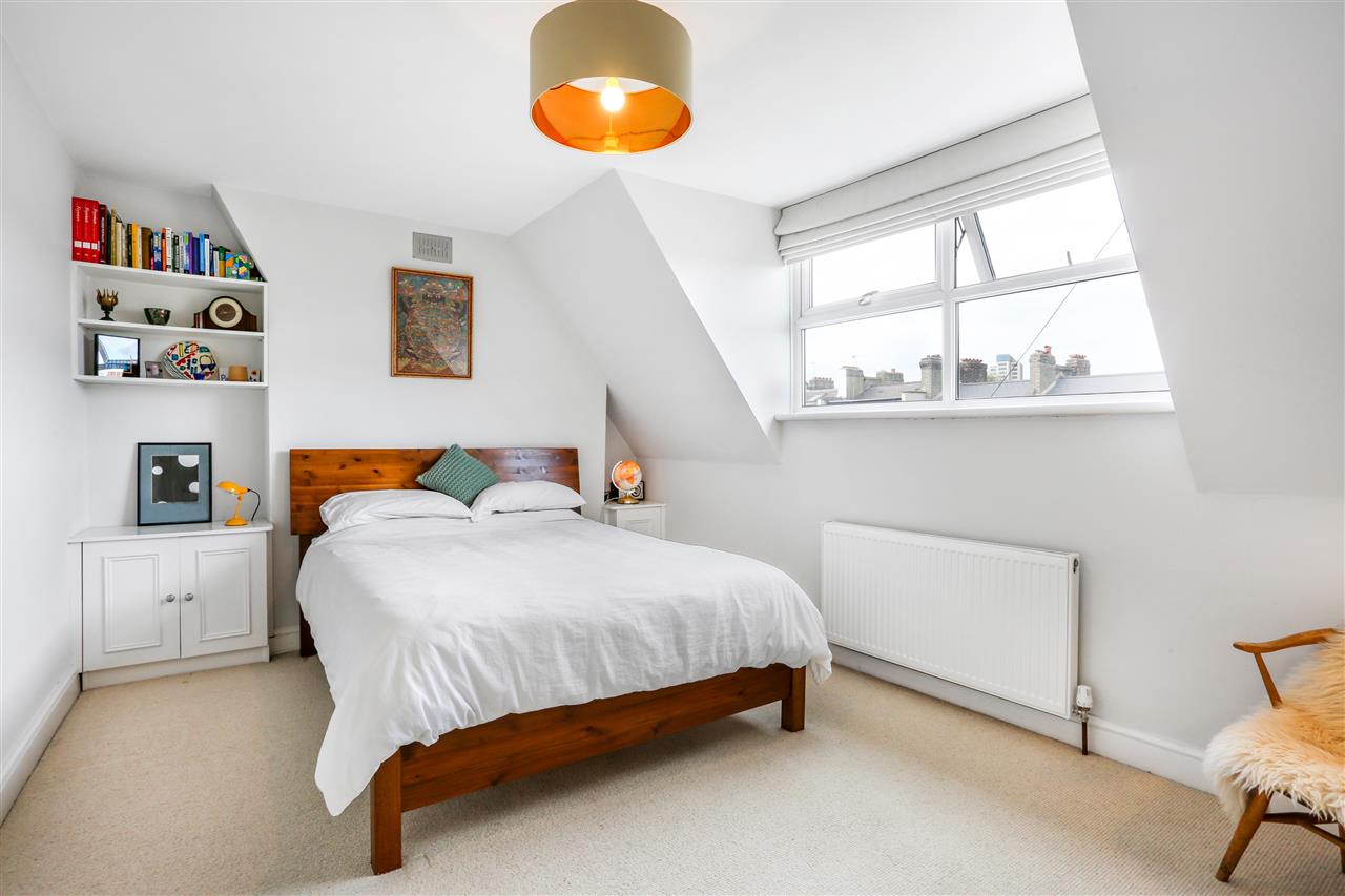 2 bed flat for sale in Marlborough Road 7