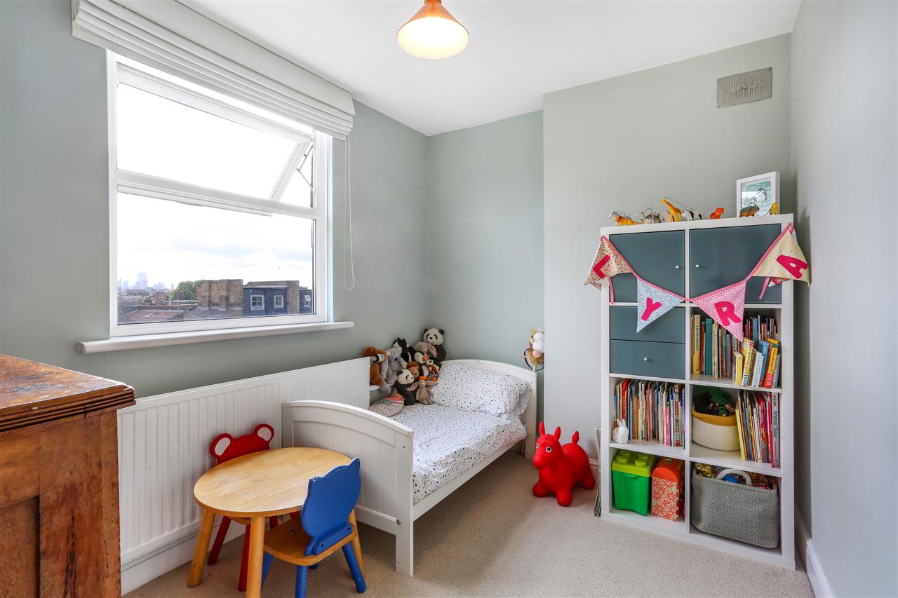 2 bed flat for sale in Marlborough Road 9