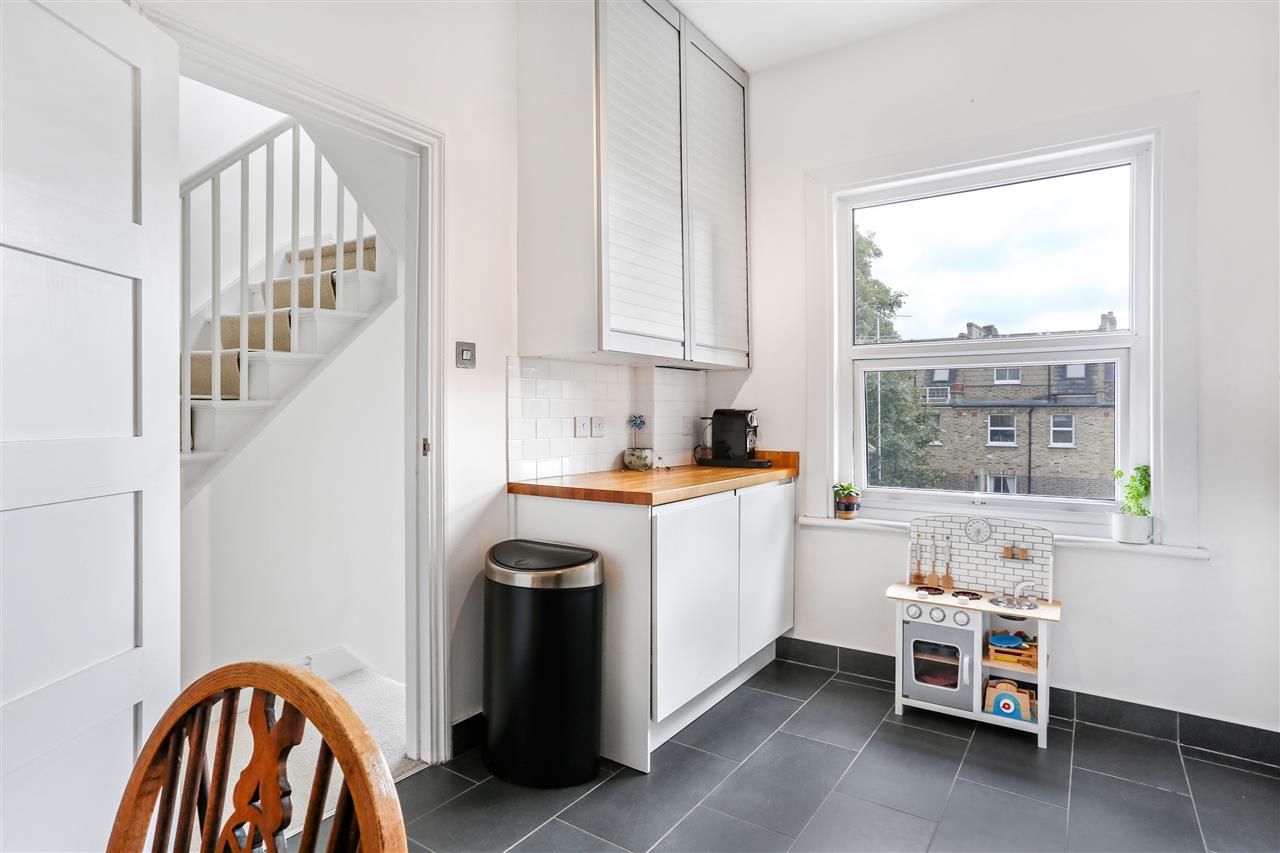 2 bed flat for sale in Marlborough Road 13