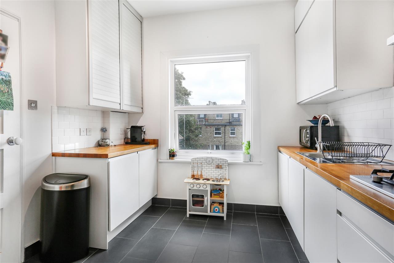 2 bed flat for sale in Marlborough Road  - Property Image 15
