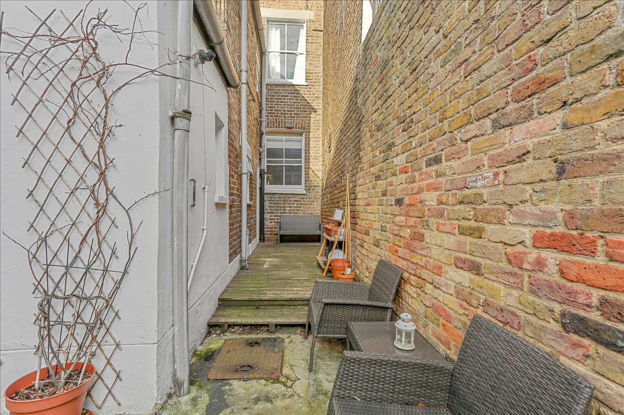 1 bed flat for sale in Alexander Road  - Property Image 6