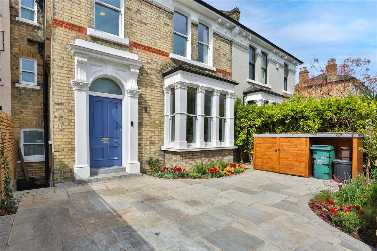 5 bed terraced house for sale in Mercers Road 11