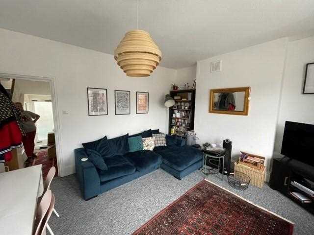 2 bed flat to rent in Warrender Road  - Property Image 2