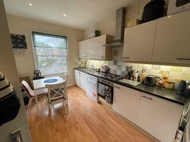 2 bed flat to rent in Warrender Road 5