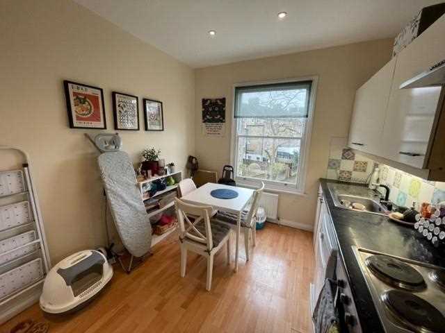 2 bed flat to rent in Warrender Road 6