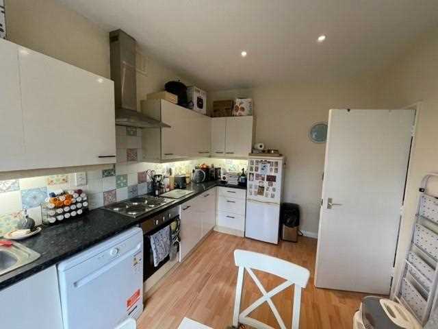 2 bed flat to rent in Warrender Road 7