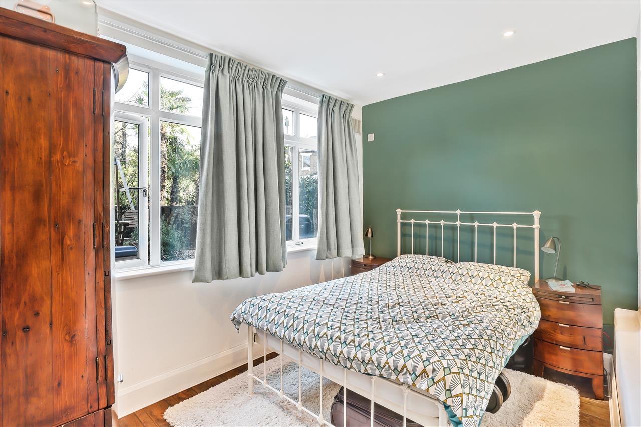 2 bed flat for sale in Brecknock Road 8