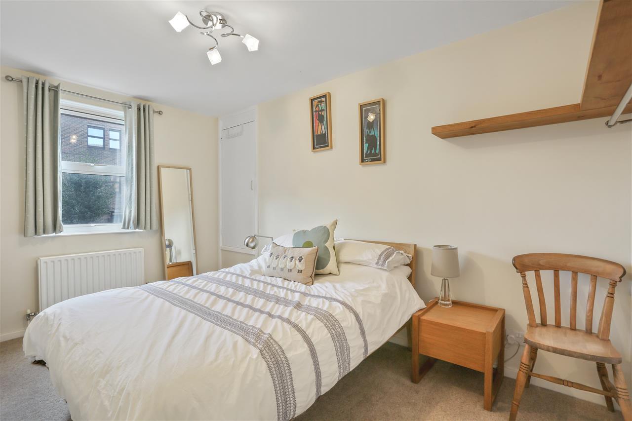 2 bed flat for sale 4