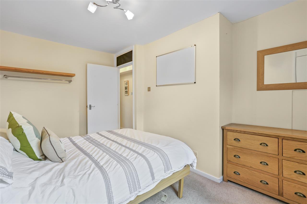 2 bed flat for sale  - Property Image 8