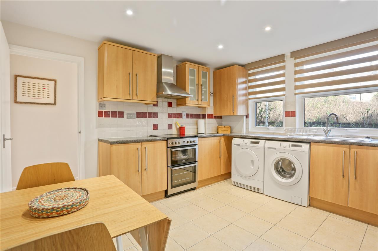 2 bed flat for sale  - Property Image 9