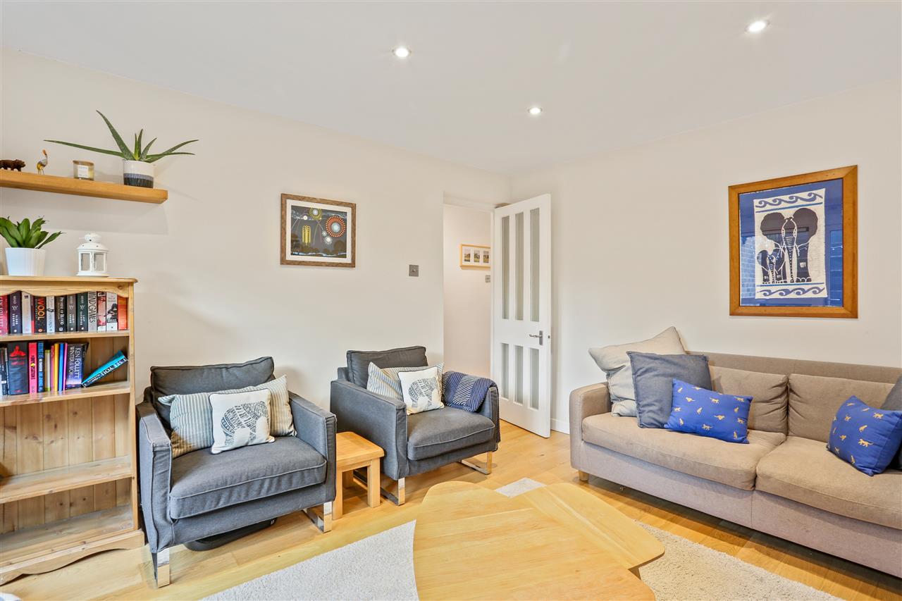 2 bed flat for sale 9