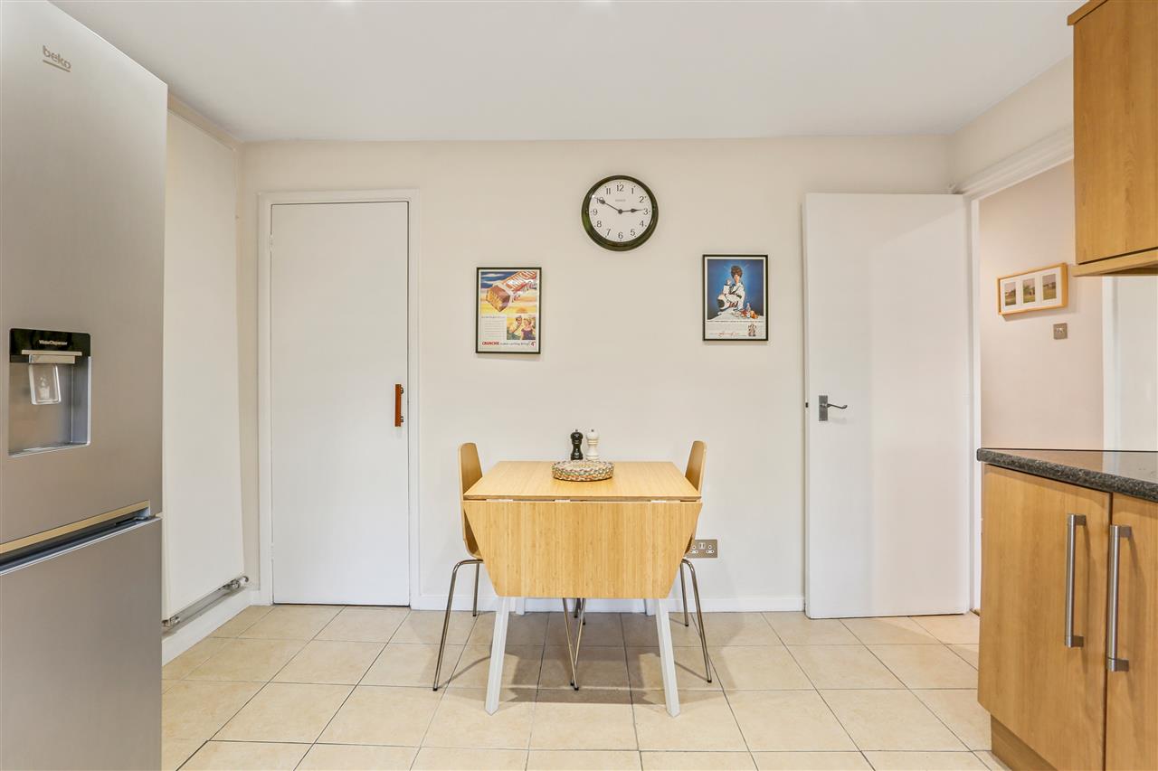 2 bed flat for sale  - Property Image 11