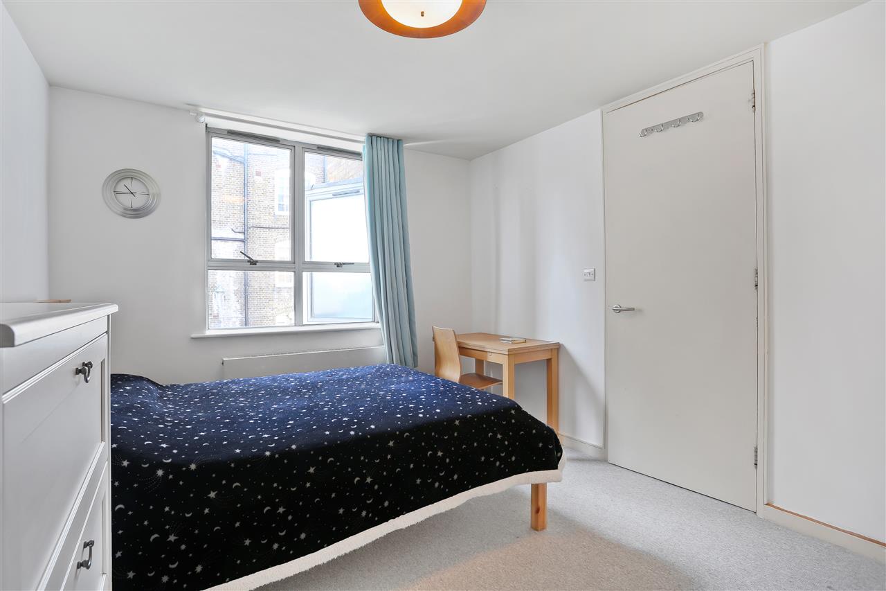 3 bed flat for sale in Seven Sisters Road 9