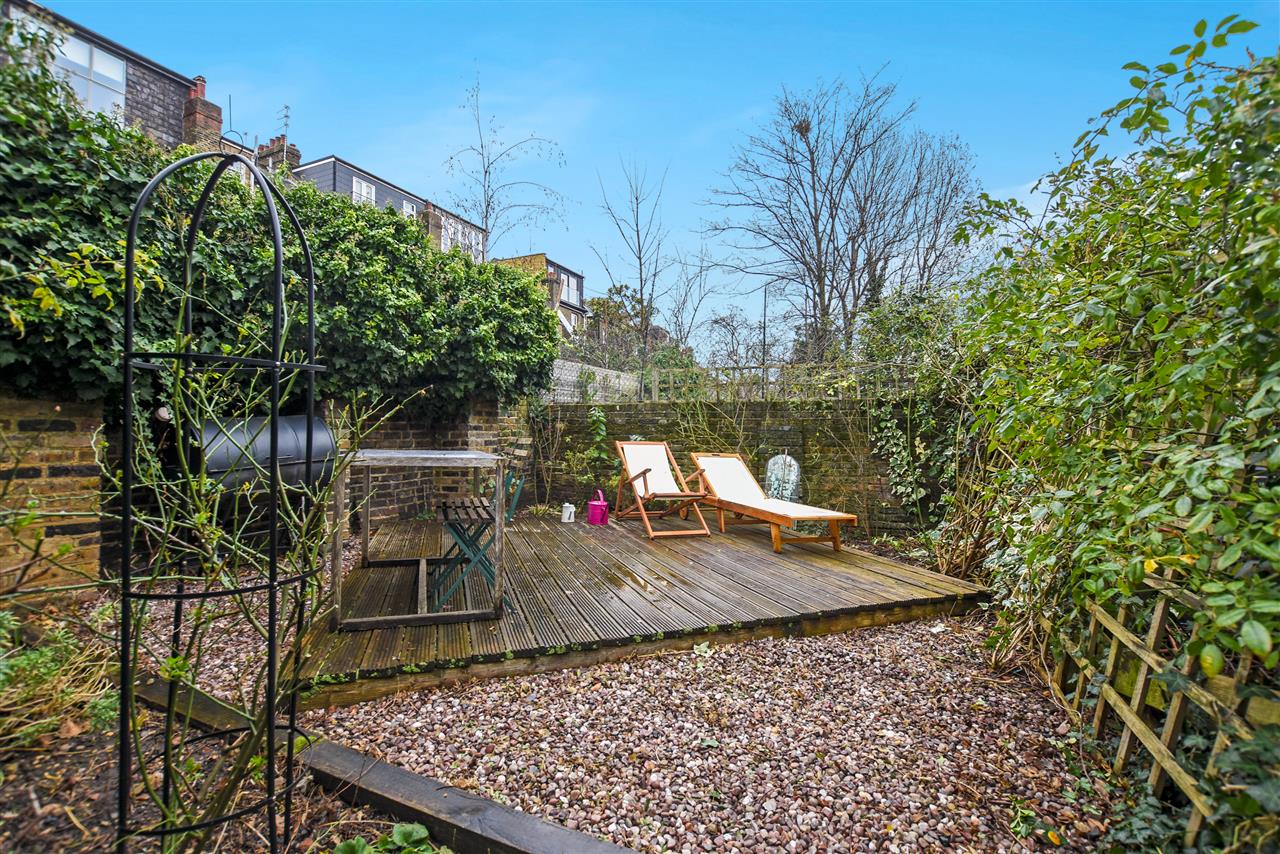 2 bed flat for sale in Tufnell Park Road  - Property Image 2