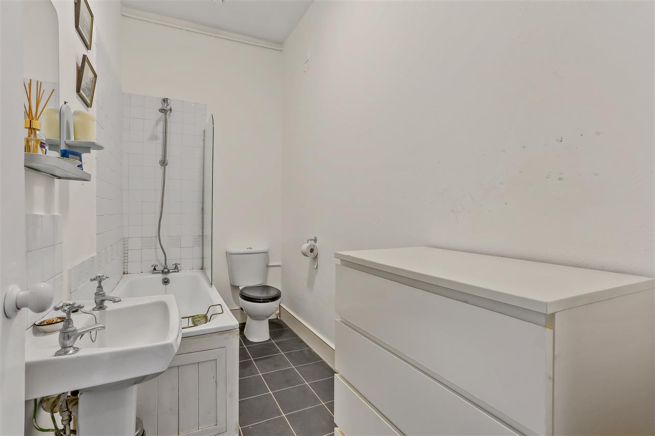 1 bed flat for sale in Brecknock Road 9
