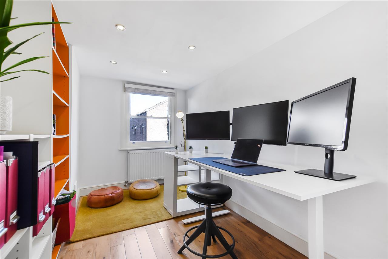 3 bed flat for sale in Tufnell Park Road 3
